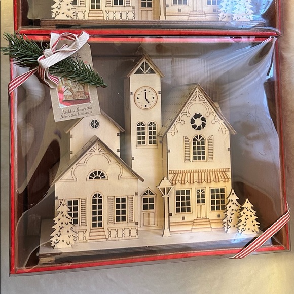 Beautiful piece for your holiday decorations! - Picture 2 of 4